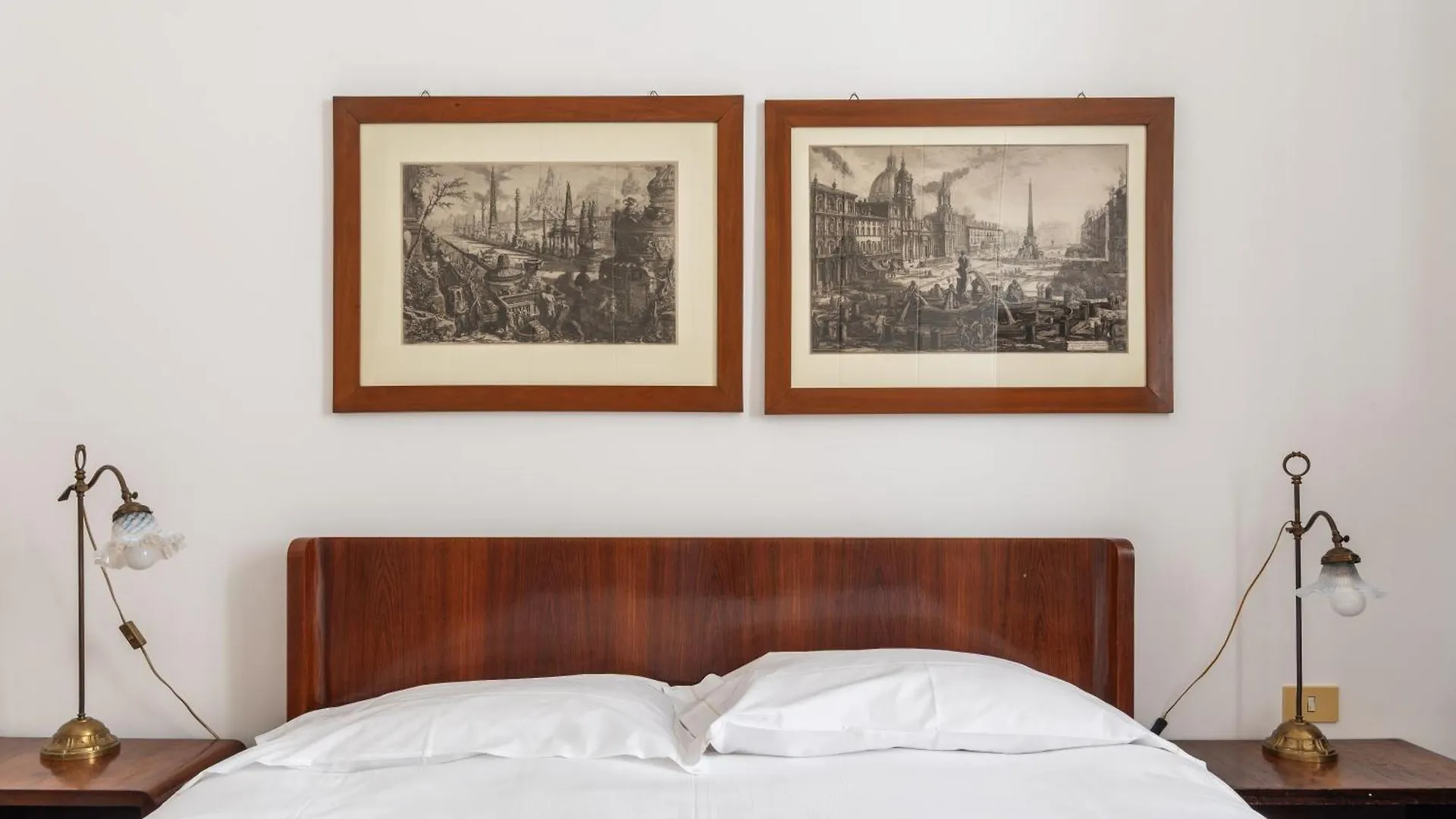 Spacious And Bright Three-Room Apartment Just Few Steps From The Duomo Milánó Olaszország