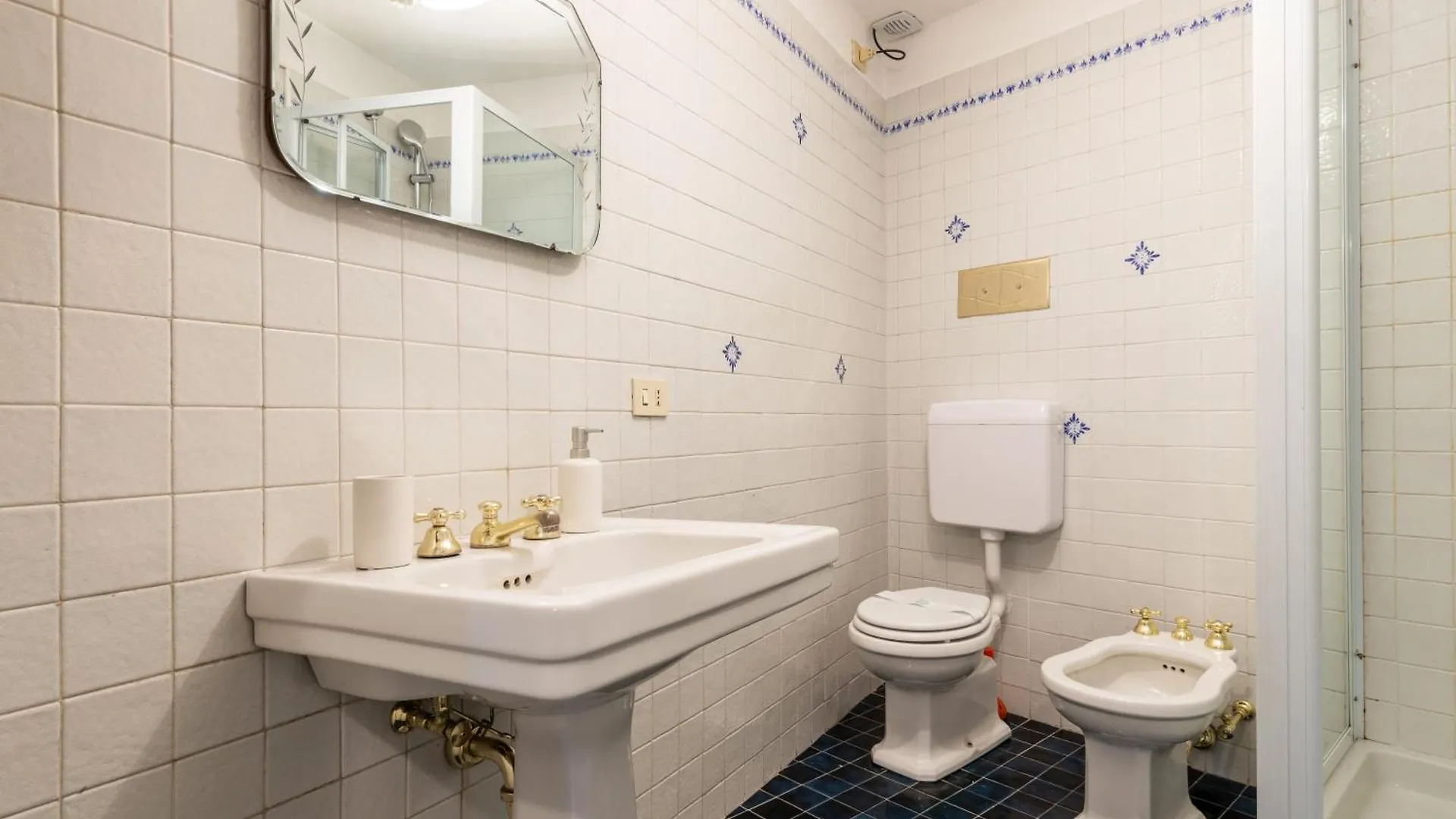 Spacious And Bright Three-Room Apartment Just Few Steps From The Duomo Milánó 0*,