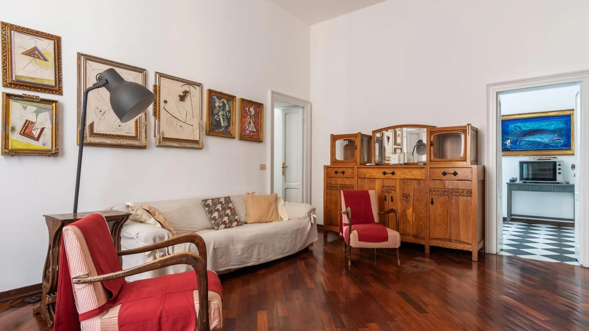 Spacious And Bright Three-Room Apartment Just Few Steps From The Duomo Milánó